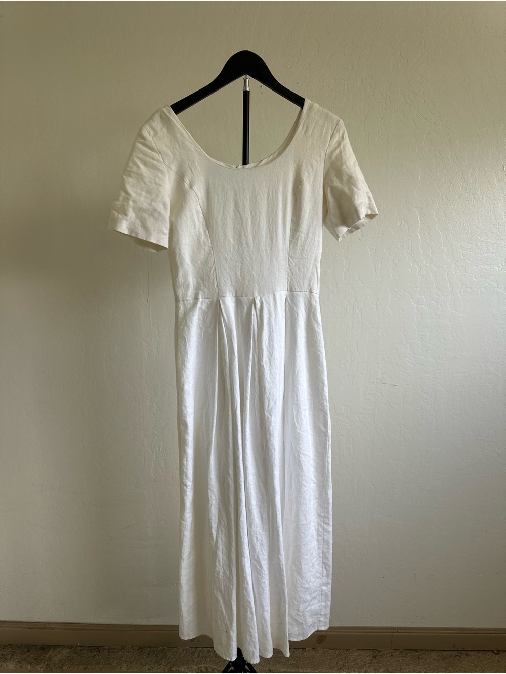 Laura Ashley Linen White Scoop-Neck Short-Sleeve Maxi Dress